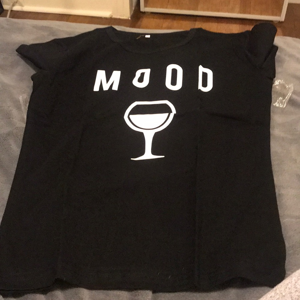 “Mood”  🍷  tee M